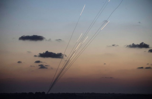 Rocket bắn từ bên trong Dải Gaza hướng về phía lãnh thổ Israel.