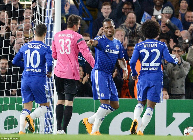 Lão tướng Drogba cũng đóng góp 1 bàn trong chiến thắng của Chelsea