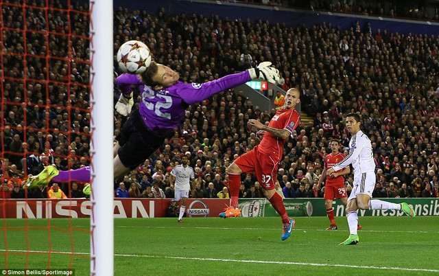 Cris Ronaldo xé lưới Liverpool, ghi bàn thứ 70 ở đấu trường Champions League
