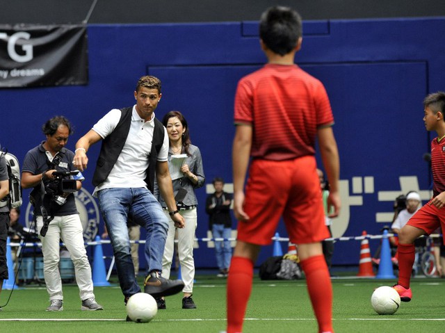 Cris Ronaldo giao lưu với các tài năng trẻ của Nhật Bản