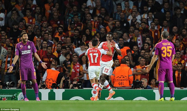 Tiền đạo người Anh cùng Sanchez đã ghi 4 bàn thắng cho Arsenal