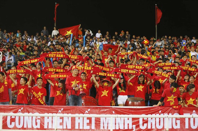 Hãy đến nhận miễn phí áo ĐT Việt Nam để làm Mỹ Đình đỏ rực!