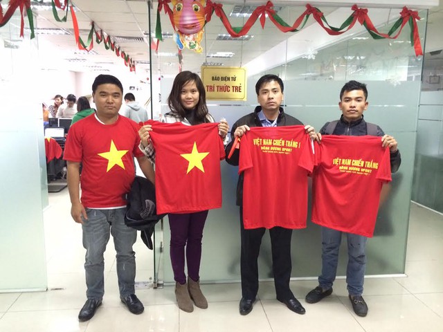 NHM rất vui mừng khi sở hữu một chiếc áo cổ vũ ĐT Việt Nam