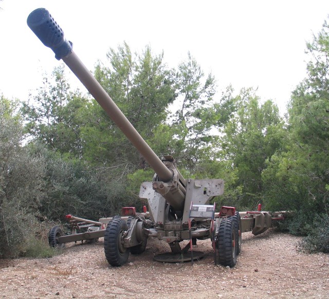 Pháo M-46 cỡ nòng 130mm.