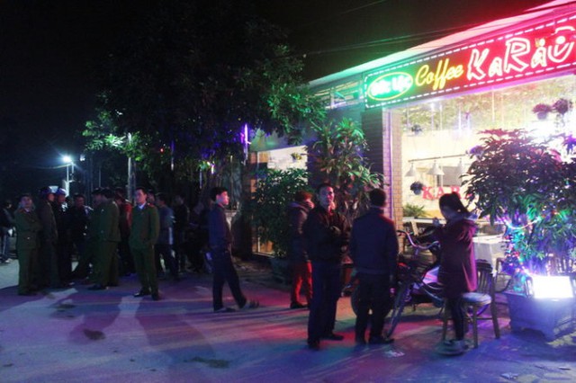  Quán cà phê - karaoke Đức Lộc - nơi xảy ra vụ nổ súng và hỗn chiến trong đêm 23-12 - Ảnh: Doãn Hòa