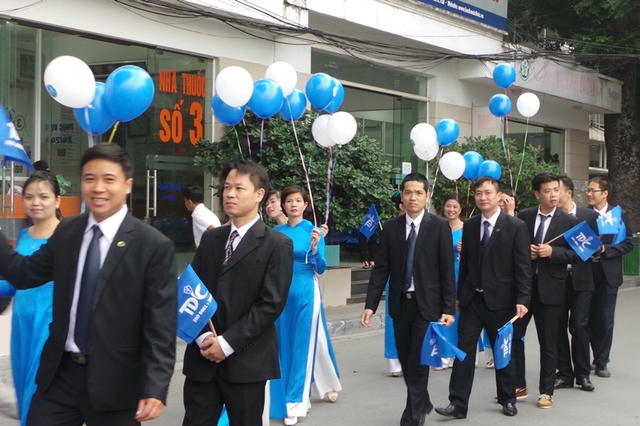 Lễ diễu hành cho buổi khai mạc có sự tham gia của 54 đoàn của các phòng, khoa