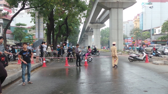 Đại tá Đào Vịnh Thắng, trưởng Phòng CSGT Hà Nội đã trực tiếp có mặt để chỉ đạo công tác chống tắc đường