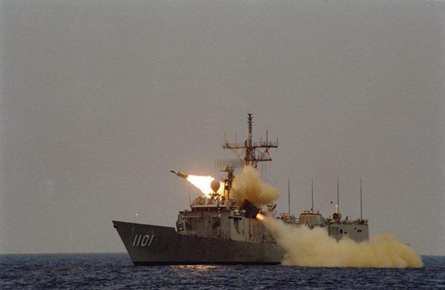 Tên lửa Hsiung Feng-3 được phóng đi từ tàu Cheng Kung của Hải quân Đài Loan.