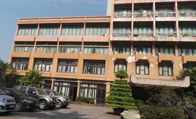 trụ sở của Công ty CP Đầu tư và xây dựng điện Long Hội (thuộc Tổng Công ty CP Thương mại xây dựng Vietracimex - số 201 Minh Khai, Hà Nội).
