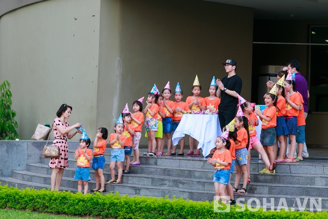 ...nơi có chú Karik và một bữa tiệc sinh nhật đang chờ