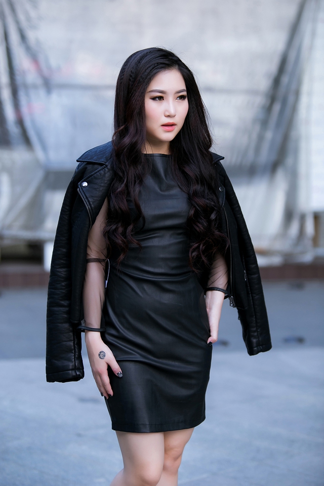 Theo chia sẻ của Hương Tràm, ngoài thay đổi về phong cách thời trang thì âm nhạc cô cũng sẽ có nhiều thay đổi khi theo đuổi dòng nhạc dance sôi động.