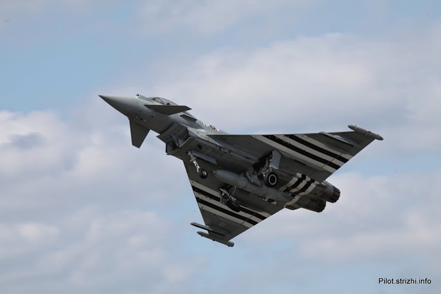 Máy bay chiến đấu Eurofighter Typhoon của Không quân Anh.