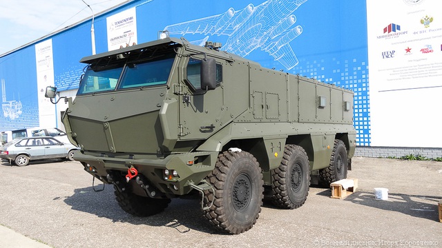 Mẫu xe bọc thép Kamaz-63968 Typhoon.