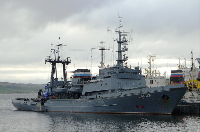 Alatau được hạ thủy ngày 23/3/1982 và chính thức vào biên chế ngày 29/12/1983. Tàu có chiều dài 92,6m; rộng 15,39m; mớn nước 5,85m; lượng giãn nước đầy tải 4.072 tấn