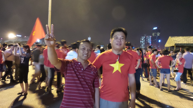 Là đồng hương với Công Phượng nên cách đây ít ngày, anh Tuấn (trái) cũng đã tới thăm tiền đạo của U19 Việt Nam, gửi để cầu thủ trẻ những lời động viên.
