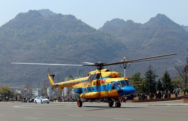 Chiếc trực thăng Mi-171 số hiệu 01 đáp xuống Lai Châu