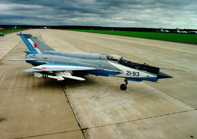 Tiêm kích Mig-21-93 với tên lửa R-73 và R-77