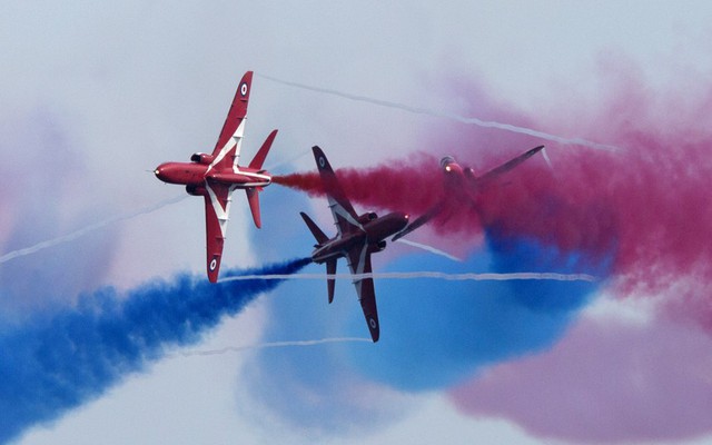 Phi đội máy bay biểu diễn Red Arrows của Không quân Hoàng gia Anh tập luyện tại căn cứ không quân Akrotiri, Đảo Síp.