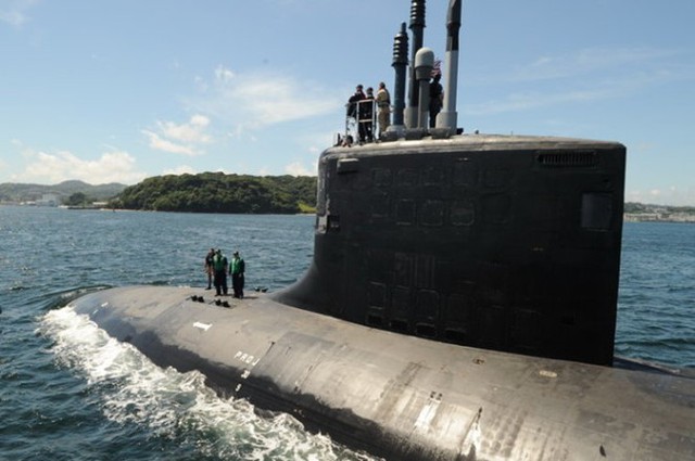 Tàu ngầm hạt nhân lớp Virginia USS Hawaii hoạt động ngoài khơi Nhật - Ảnh: Global Security