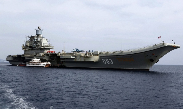 Tuần dương hạm hạng nặng mang máy bay Admiral Kuznetsov. Đây cũng là tàu sân bay duy nhất hiện nay của Hải quân Nga, con tàu đã hoạt động được 20 năm và chuẩn bị được nâng cấp. 