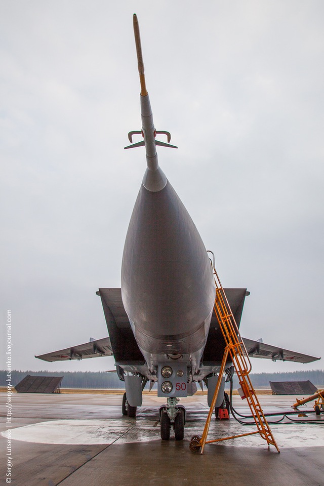 Phiên bản MiG-31BSM khác MiG-31BM ở chỗ không có cần tiếp dầu.