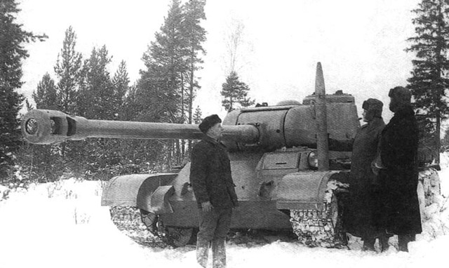 Phiên bản T-44 gắn pháo 122 mm