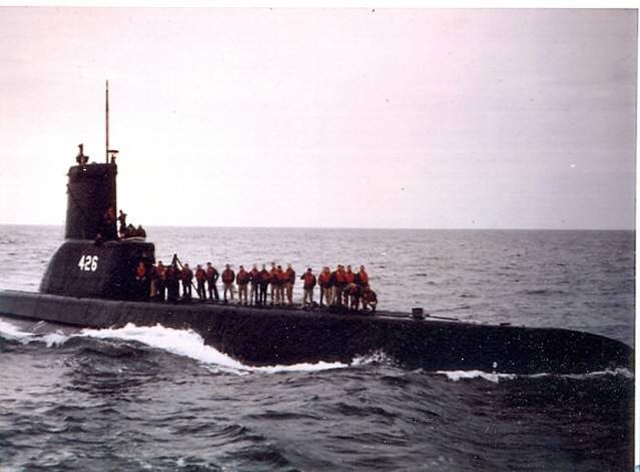 Ảnh màu về tàu USS Tusk