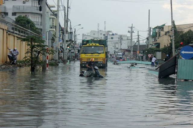 Bế tắc giữa dòng nước ngập