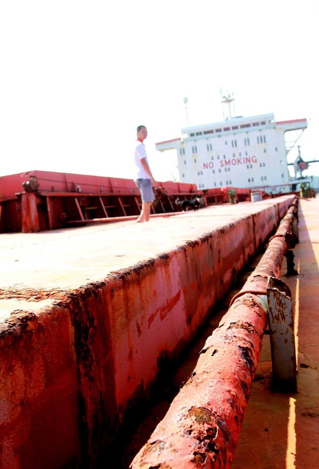  Do tàu có tuổi đời trên 30 năm, nên nhiều chi tiết tàu Green Sea hoen gỉ.