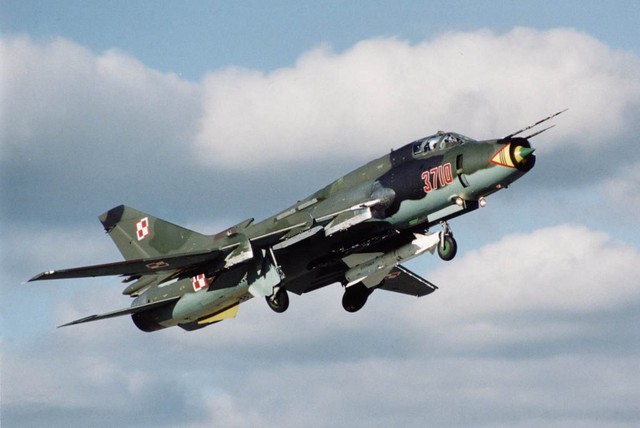 Tiêm kích-bom Su-22M4 với tên lửa Kh-29