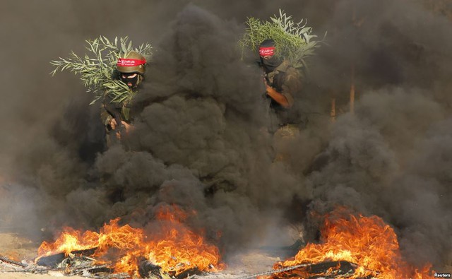 Các thành viên của Mặt trận Dân chủ vì Tự do cho Palestine (DFLP) tham gia một buổi lễ tốt nghiệp ở Rafah, Dải Gaza.