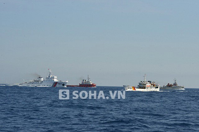 Tàu kiểm ngư KN769 và HP951 trong vòng vây của 2 tàu hải cảnh Trung Quốc