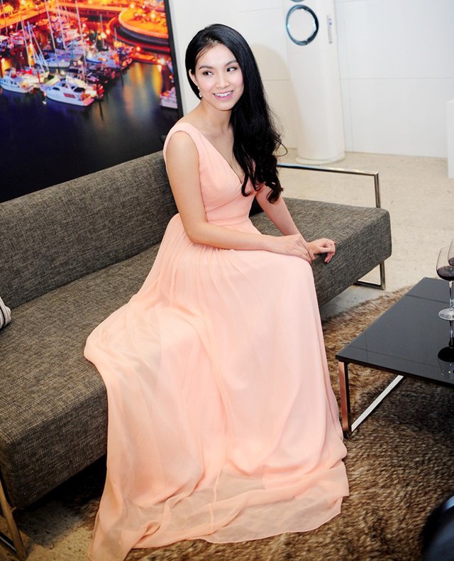 Hoa hậu Thùy Lâm rạng rỡ tái xuất
