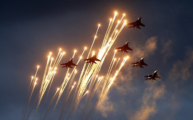 Các chiến đấu cơ MiG-29 của Không quân Belarus tham gia diễn tập chuẩn bị cho lễ duyệt binh vào ngày 3/7 sắp tới tại Minsk.