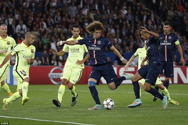 David Luiz mở tỷ số trận đấu