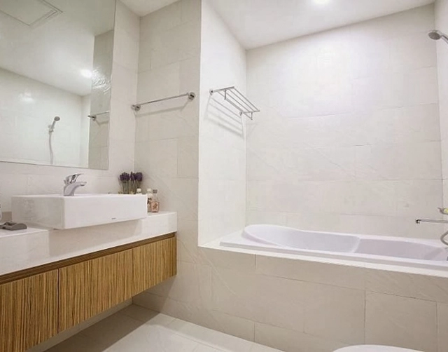 Phòng tắm, vệ sinh Master Bedroom và Junior Bedroom đều được trang bị các thiết bị cao cấp của các hãng nổi tiếng. 