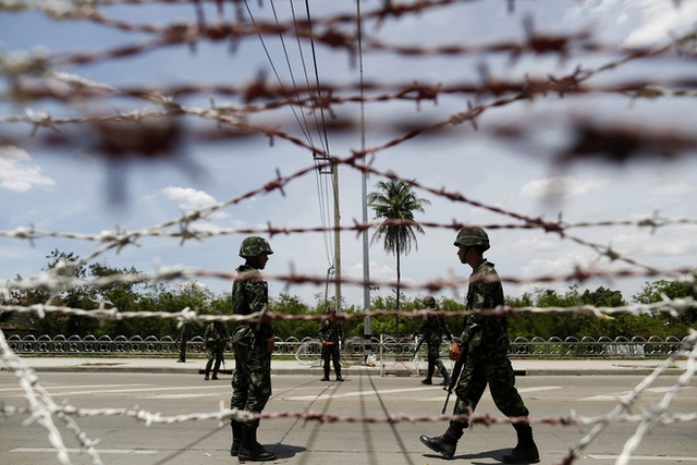 Quân đội Thái Lan được triển khai tại thủ đô Bangkok sau khi tình trạng thiết quân luật được ban bố trên toàn quốc.