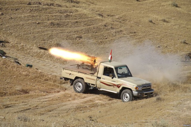 Xe của lực lượng an ninh người Kurdish phóng tên lửa trong cuộc giao tranh với các phần từ của Tổ chức Nhà nước Hồi giáo ở Iraq và Vùng Levant (ISIS) ở ngoại ô thành phố Diyala, Iraq.