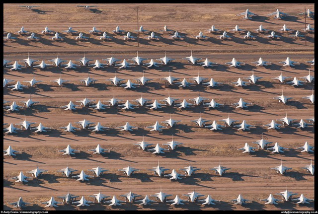 Hàng trăm chiếc F-16 đang được lưu giữ tại căn cứ này, qua đó ta có thể thấy quy mô của Không quân Mỹ lớn đến cỡ nào.