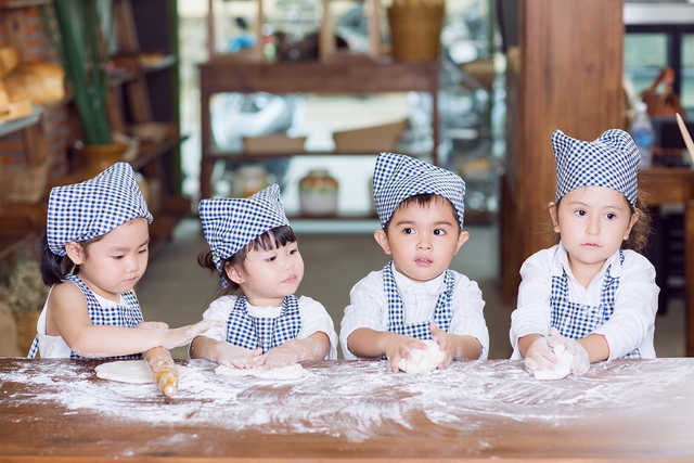 Tuy nhiên, Trần Thị Quỳnh nói, Cherry không chỉ nghịch ngợm mà cô bé cũng rất... đảm đang khi luôn biết giúp mẹ công việc hàng ngày. Hoa hậu thường rèn Cherry tham gia vào tất cả các công việc chung của gia đình, hỗ trợ ba và mẹ để Cherry có thể quen với nếp biết san sẻ, giúp đỡ người khác.  