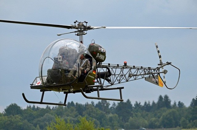 Năm 1948, không quân Mỹ đã đặt hàng những chiếc Bell-47 cải tiến mà sau này được gọi là H-13 hay Sioux.