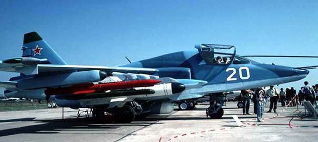 Su-39 (Su-25TM) với tên lửa đối hạm Uran dưới cánh