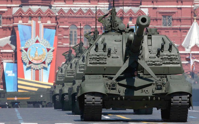 Xe tăng của quân đội Nga tham gia lễ diễu binh mừng Ngày chiến thắng trên quảng trưởng Đỏ ở thủ đô Moscow.