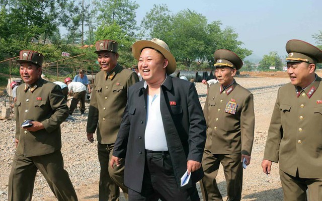 Nhà lãnh đạo Triều Tiên Kim Jong-un thăm công trường xây dựng trung tâm nghỉ dưỡng cho các nhà khoa học ở tỉnh Nam Pyongan.
