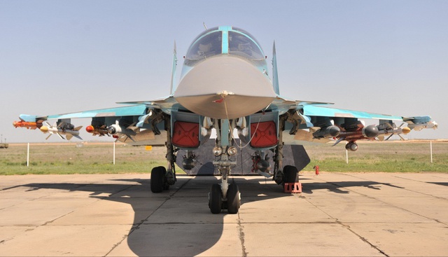 Máy bay chiến đấu-ném bom Sukhoi Su-34 có khả năng thực hiện các sứ mệnh tấn công chính xác cao, bao gồm vũ khí hạt nhân, nhằm vào các mục tiêu trên mặt đất và trên biển.