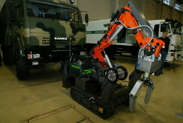 Robot phục vụ công tác gỡ bom, mìn.