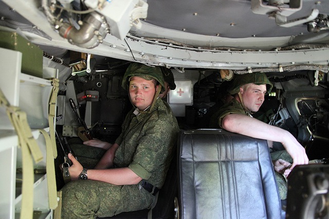 Khoang chở quân trên xe mang được 4 binh sỹ với trang bị vũ khí đầy đủ. 