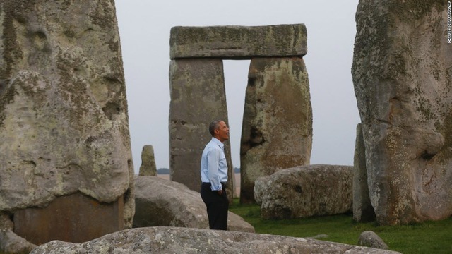 Tổng thống Mỹ Barack Obama thăm quan kỳ quan Stonehenge sau khi tham dự hội nghị thượng đỉnh NATO ở Newport, xứ Wales.