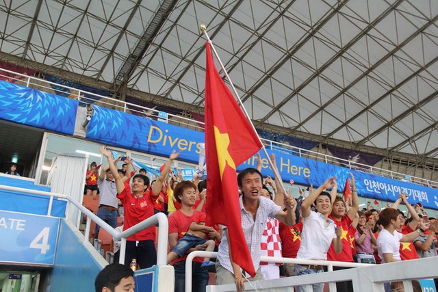 Người Việt Nam ở Hàn Quốc luôn theo dõi và ủng hộ các VĐV quê hương