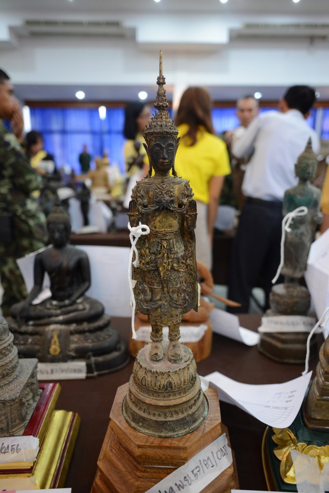 Tượng Đức Phật - thời kỳ Vương quốc Ayutthaya, từ thế kỷ 23-24 Phật lịch (khoảng 200 - 300 năm trước).